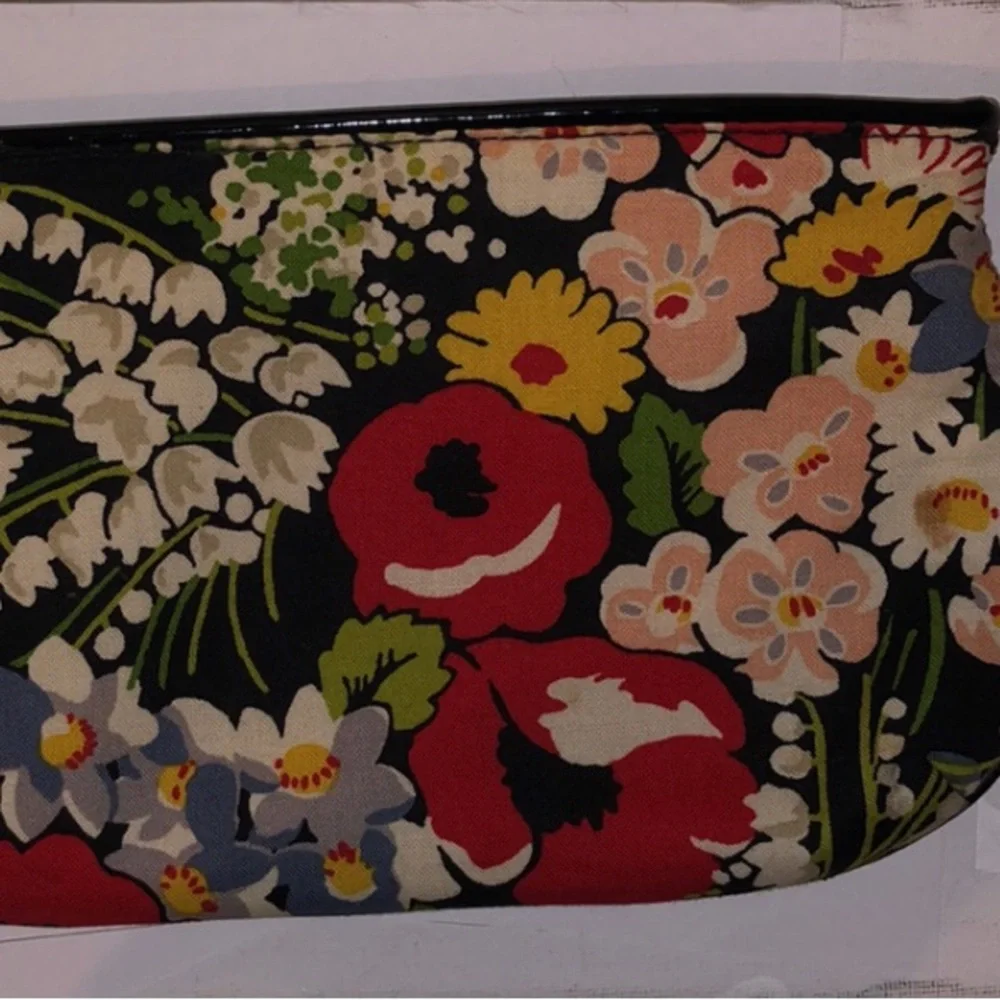 Vera Bradley Poppy Fields Clutch Wristlet …